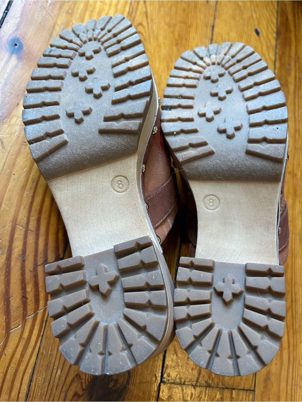 NWOB Madden girl patchwork suede clogs size 8. Excellent condition - Picture 6 of 6